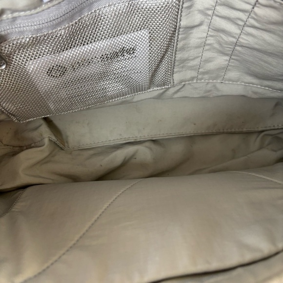 PacSafe Gray Briefcase InstaSafe Series w/RFID - Picture 13 of 16